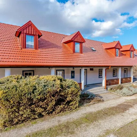 Villa Chardonnay Etyek-3